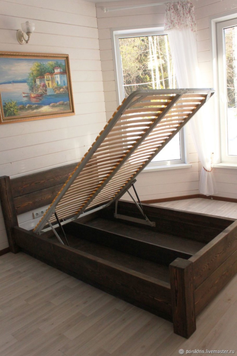 Кровать двуспальная деревянная