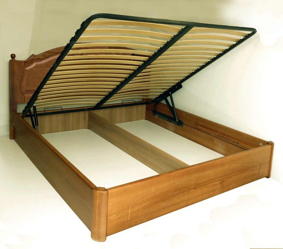 Кровать двуспальная из массива с подъемным механизмом