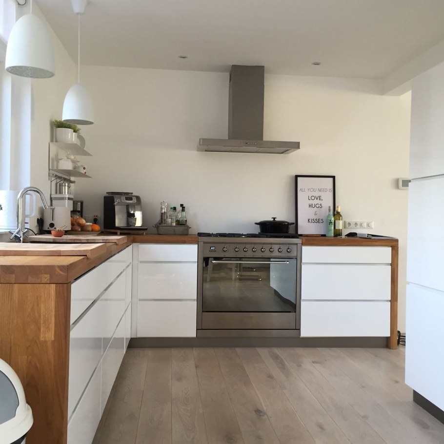 Кухня без навесных шкафов угловая