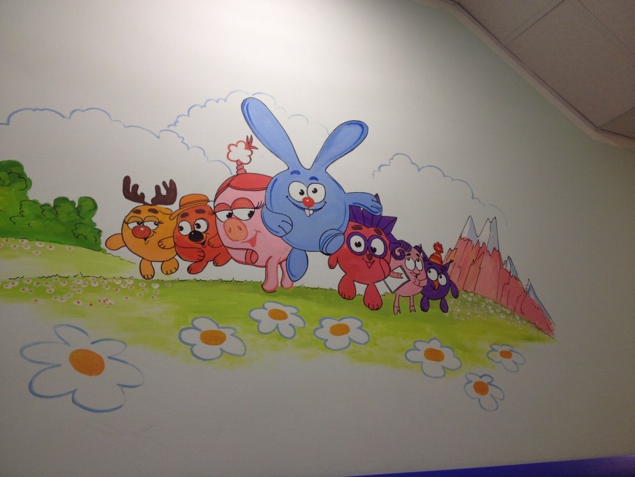 Смешарики на стене