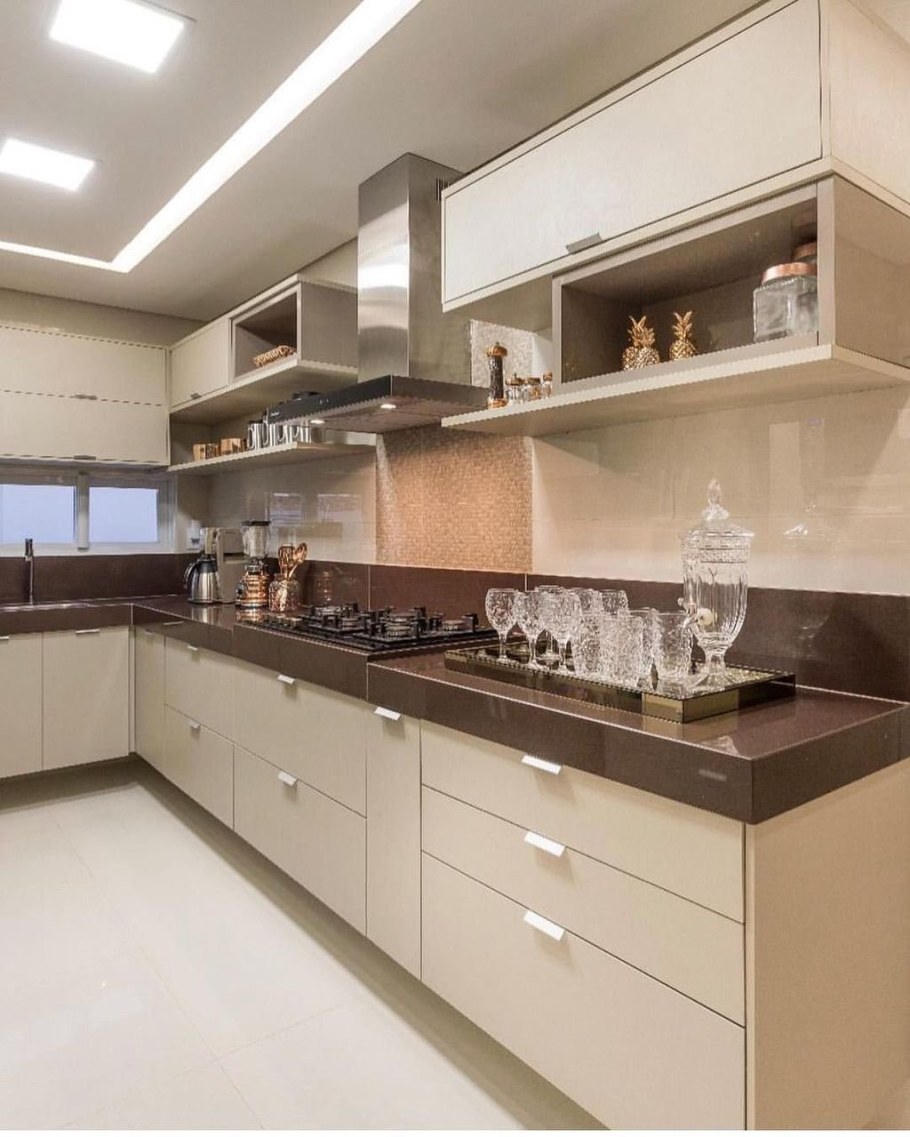 Бежевые кухни