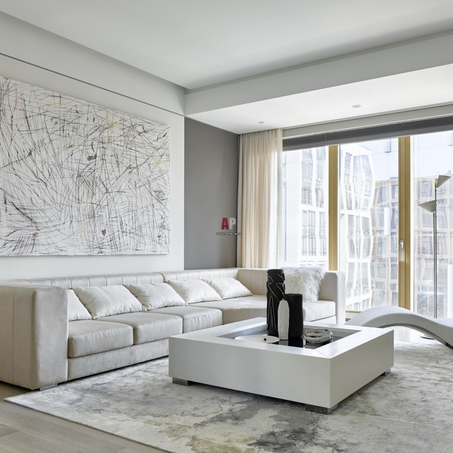 Светлые обои в интерьере гостиной