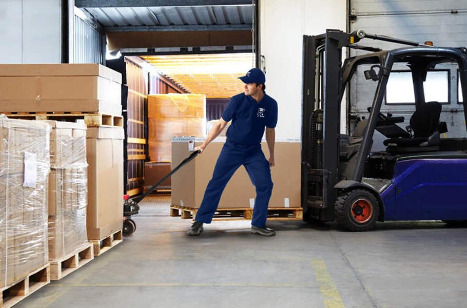 Разгрузка товара на складе