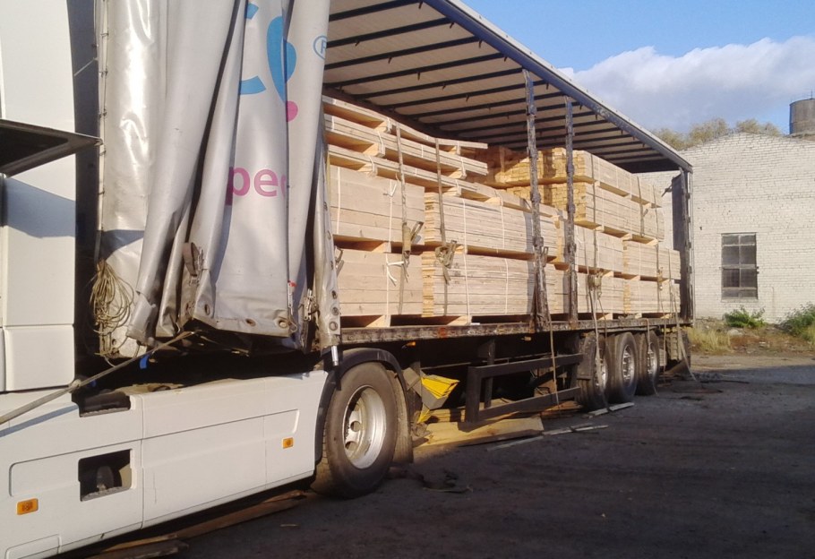 Машина для перевозки пиломатериалов