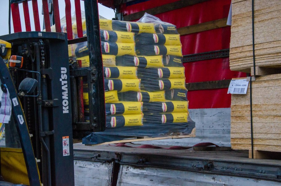 Погрузка стройматериалов