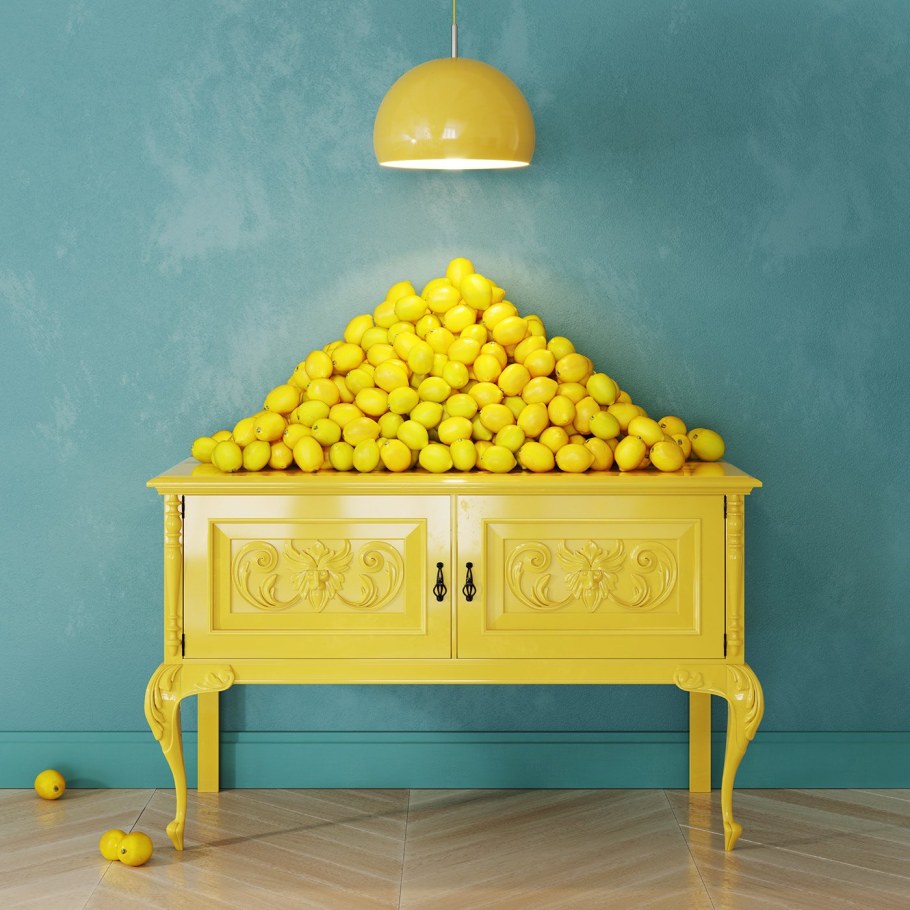 Желтый комод