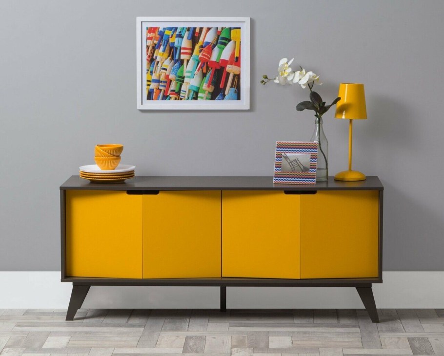 Желтый комод