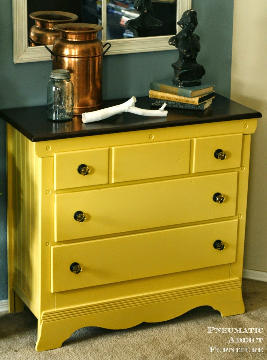 Крашеный винтажный комод