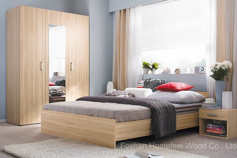 Интерьер спальни с мебелью цвета ольха