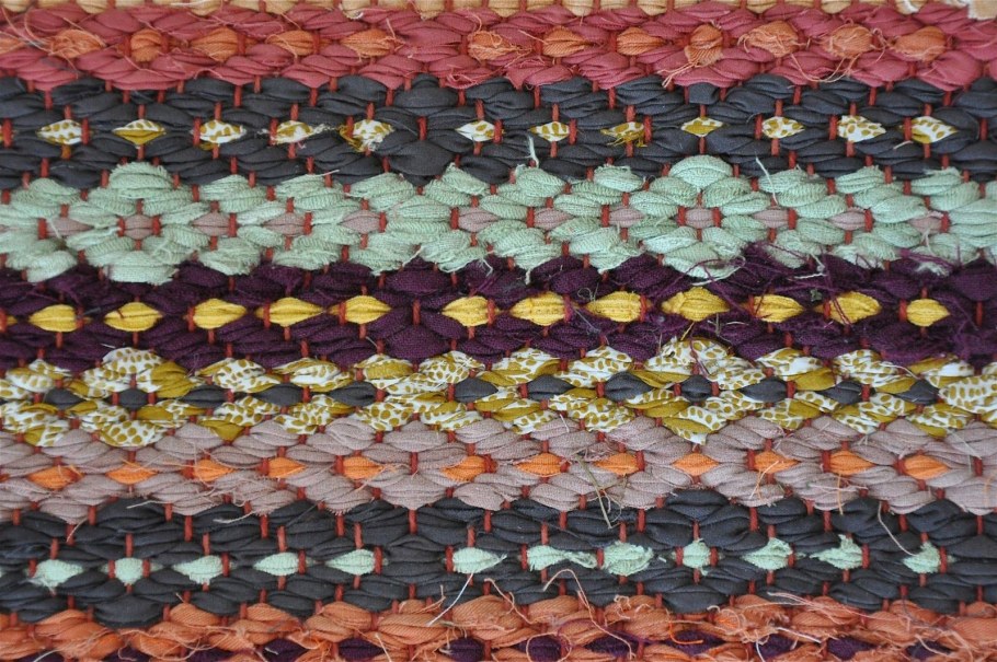 Гобелен из полосок ткани