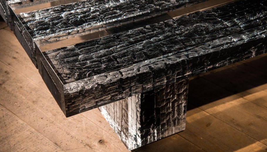 Обожженное дерево в эпоксидной смоле