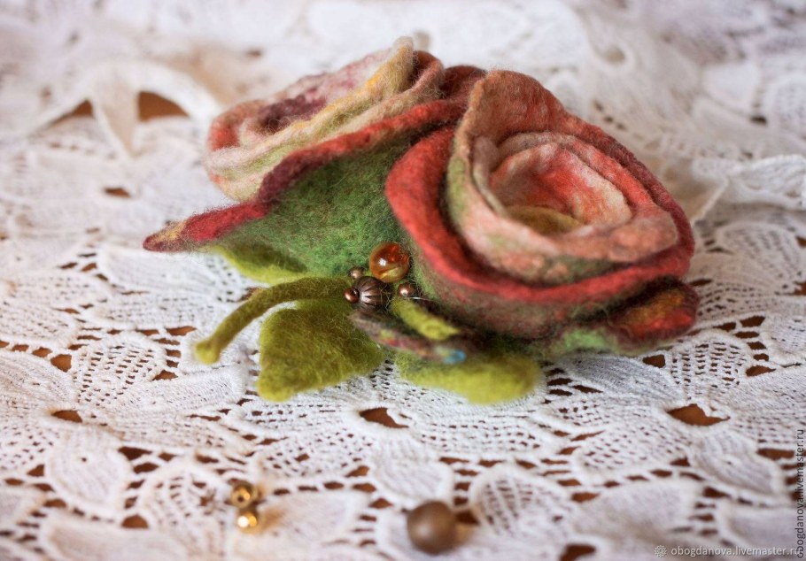 Валяные брошки из шерсти