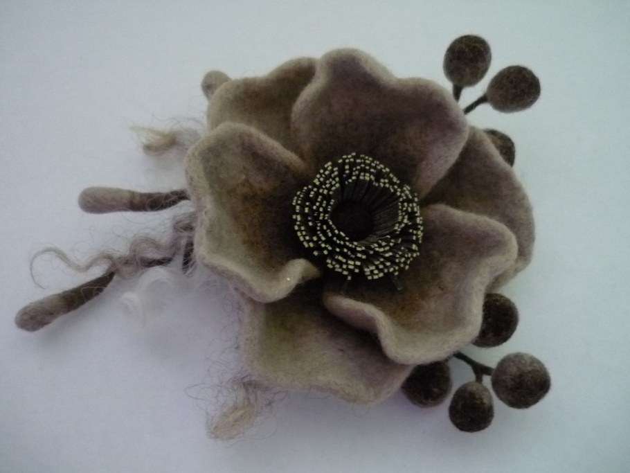 Валяные броши цветы