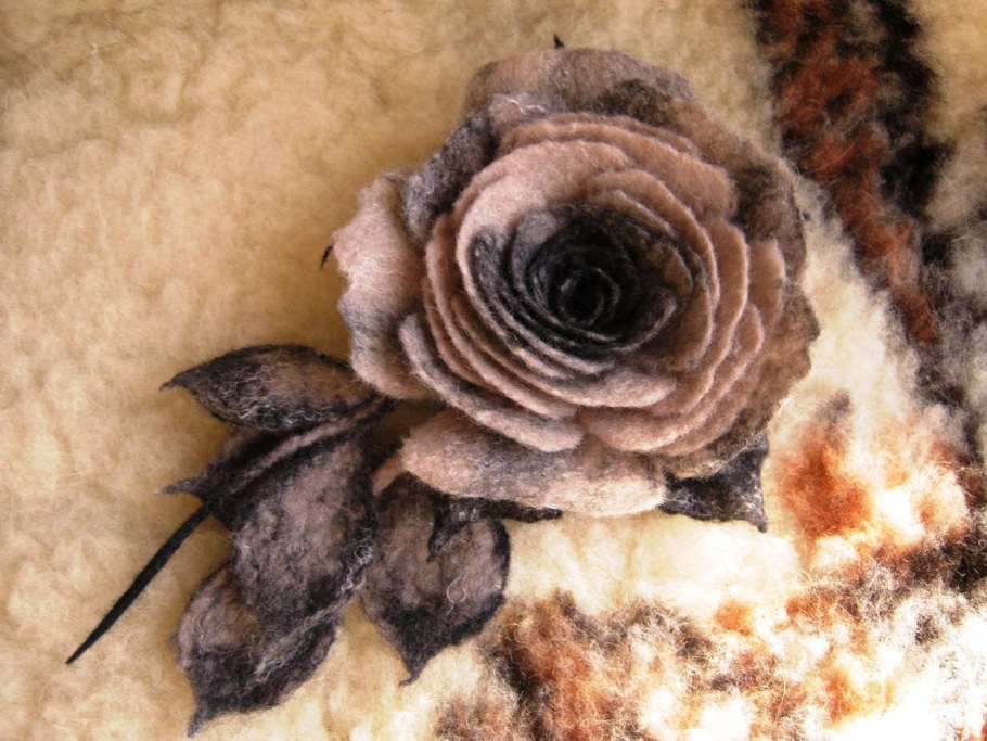 Валяные броши цветы