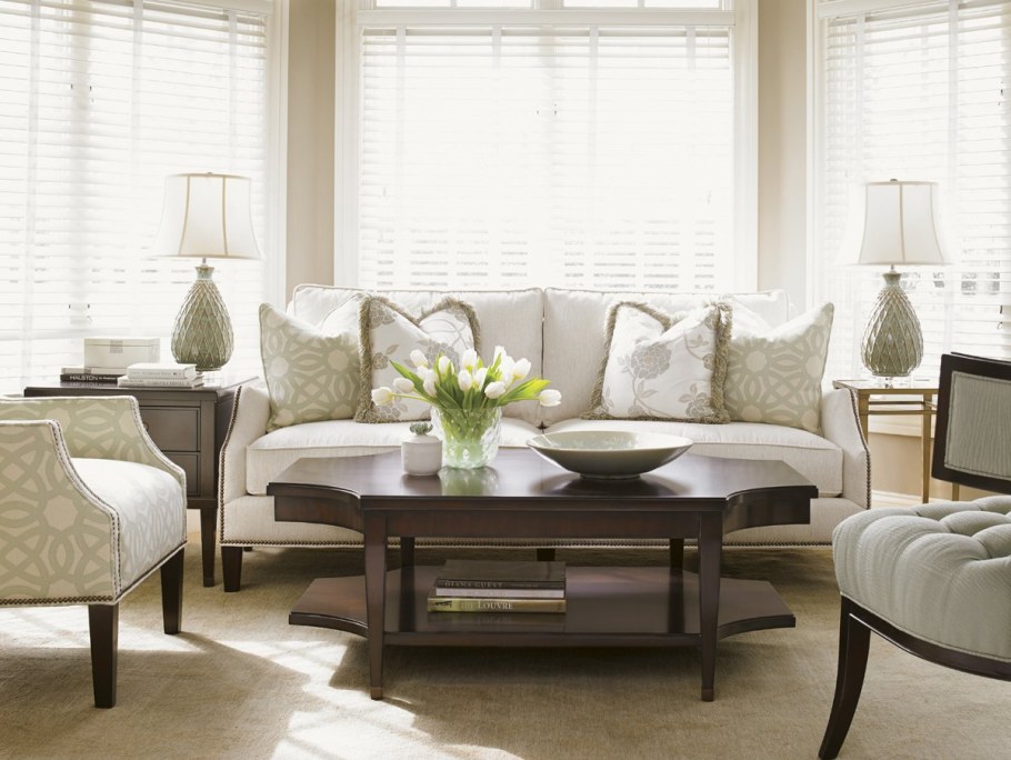 Коктейльный стол с мраморной столешницей