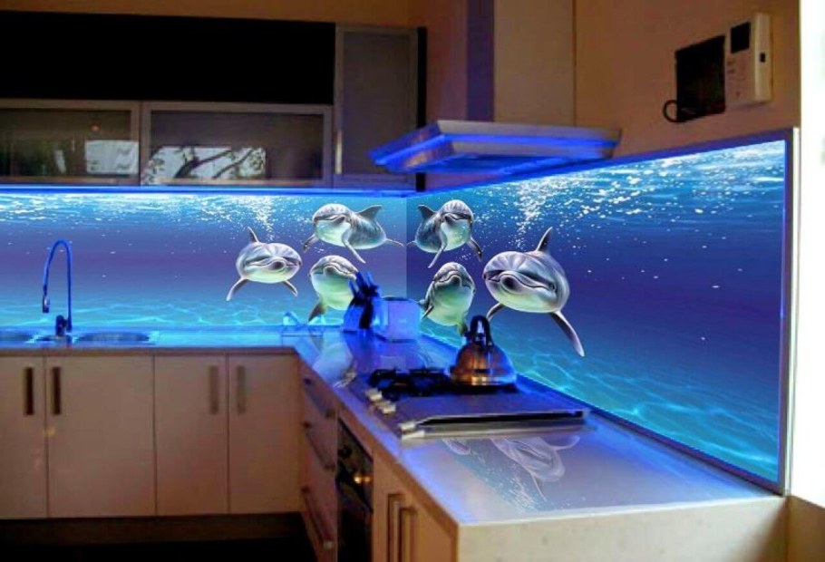 Кухонный фартук из стекла