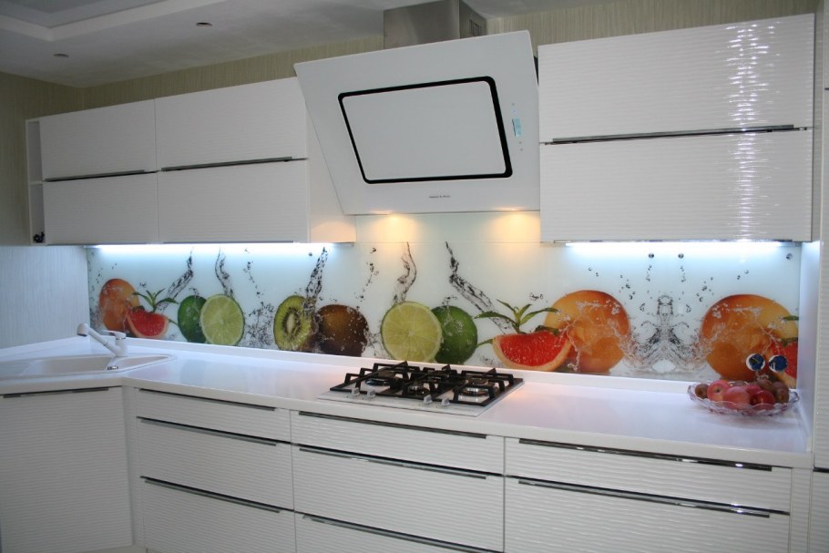 Фартук из каленого стекла для кухни