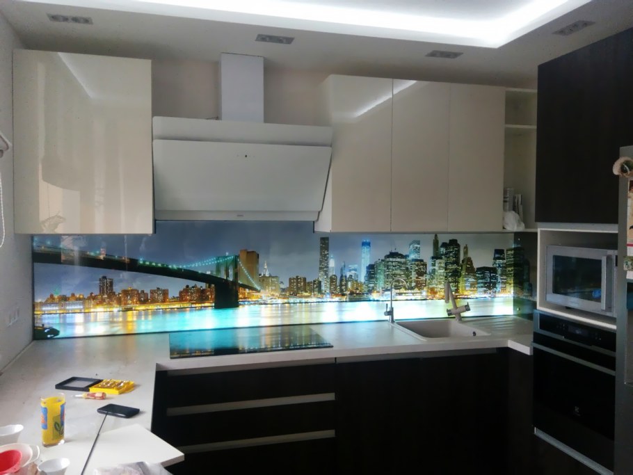 Стеклянный фартук для кухни