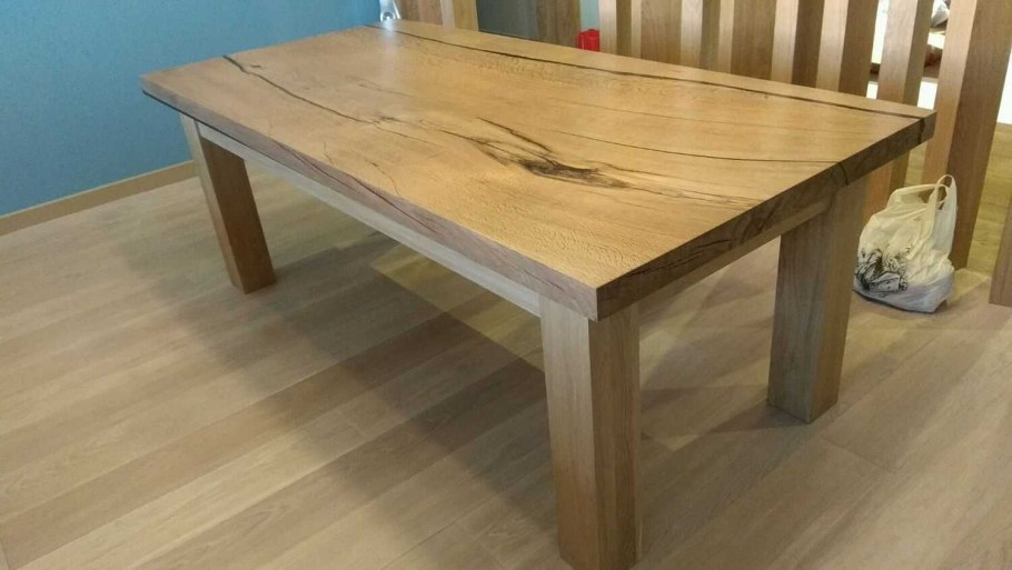 Столик из натурального дерева