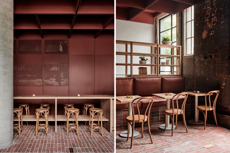 Венские стулья в интерьере кафе