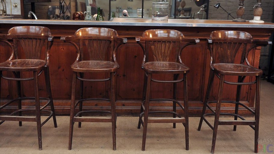 Деревянные стулья для барной стойки