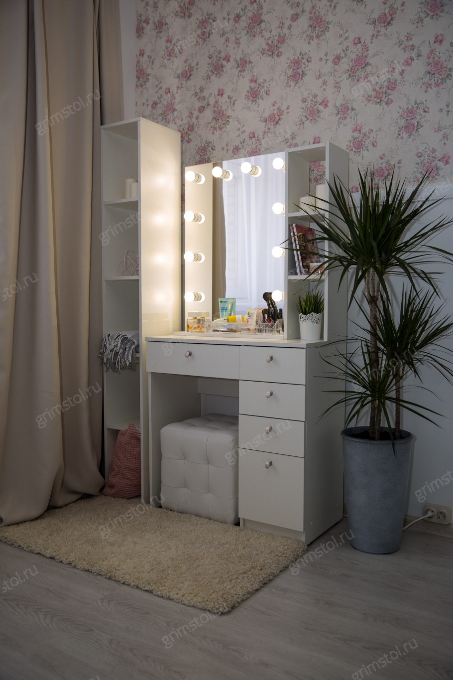 Гримерный столик 2кнс