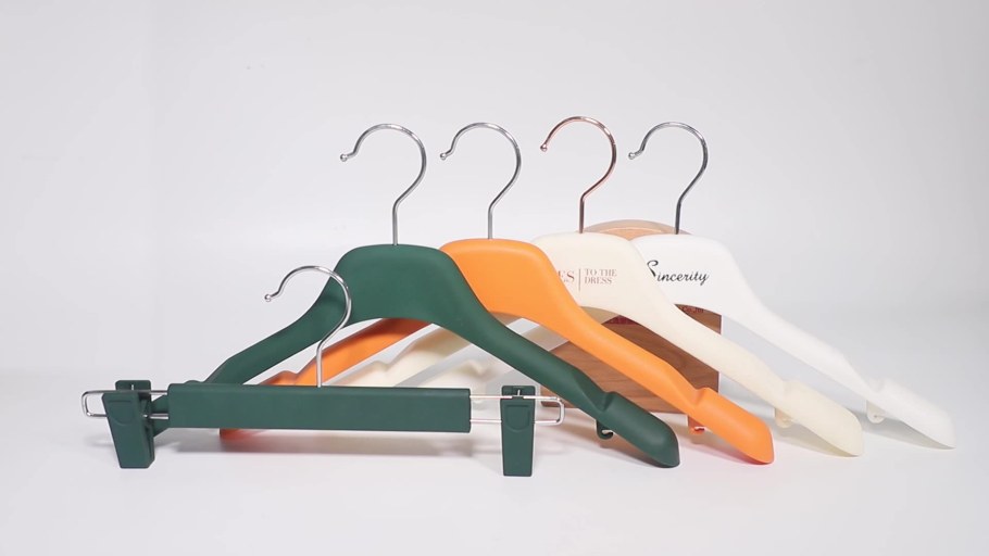 Плечики пластиковые