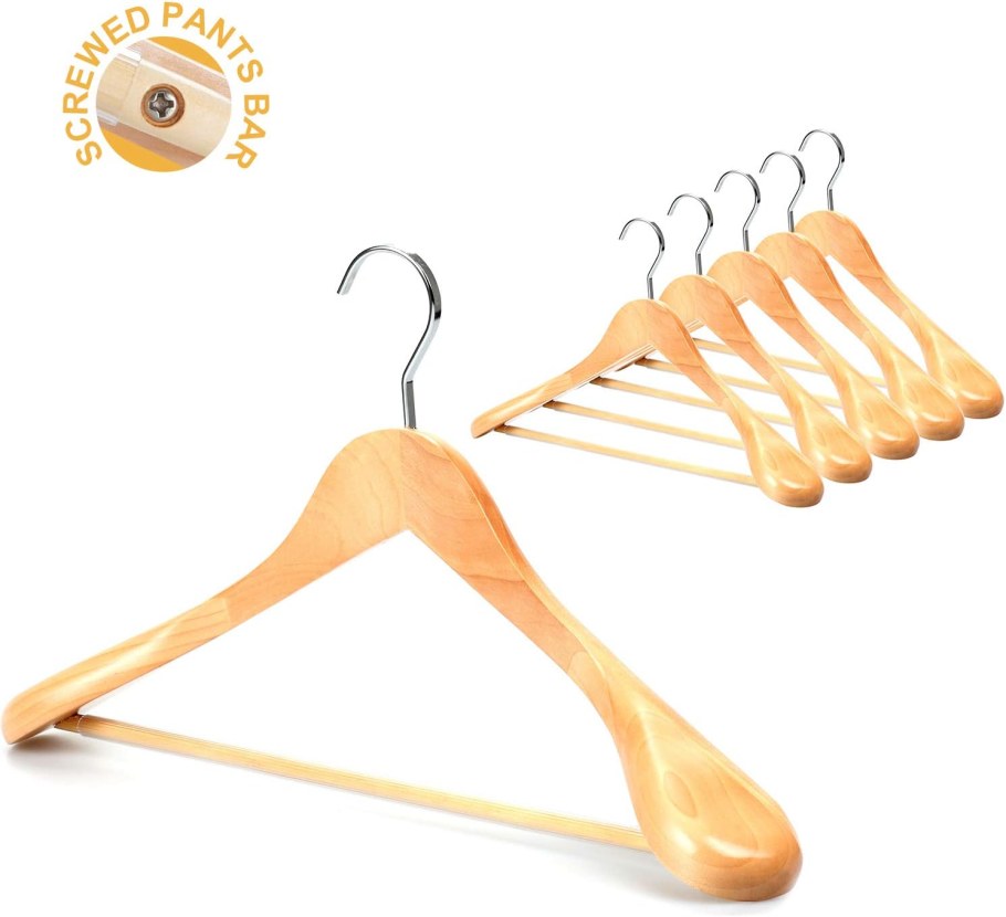 Изогнутые деревянные вешалки