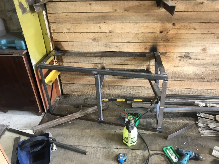 Верстак с тисками (Garage)