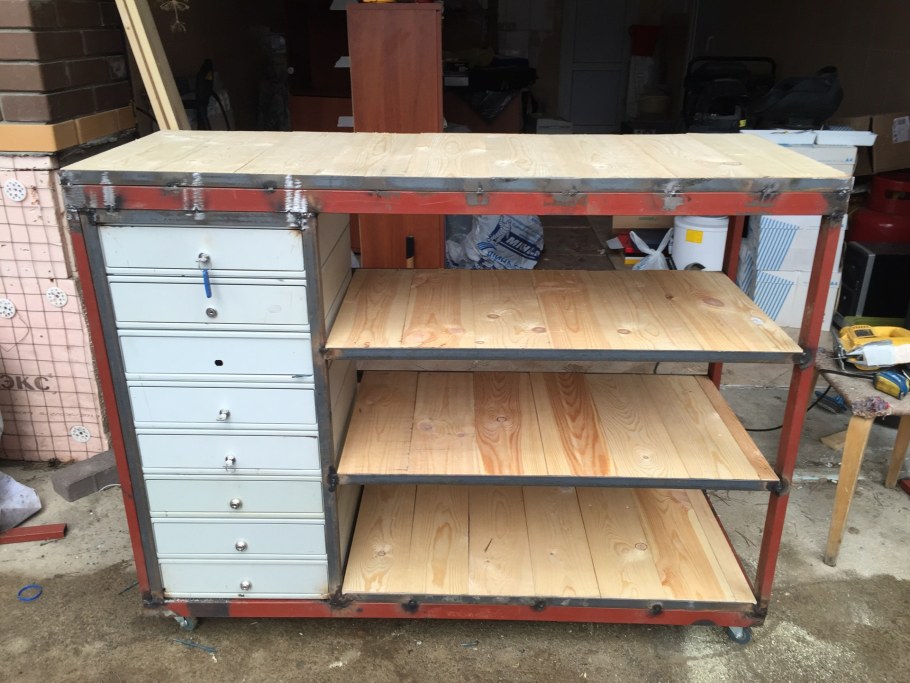 Верстак в гараж драйв2