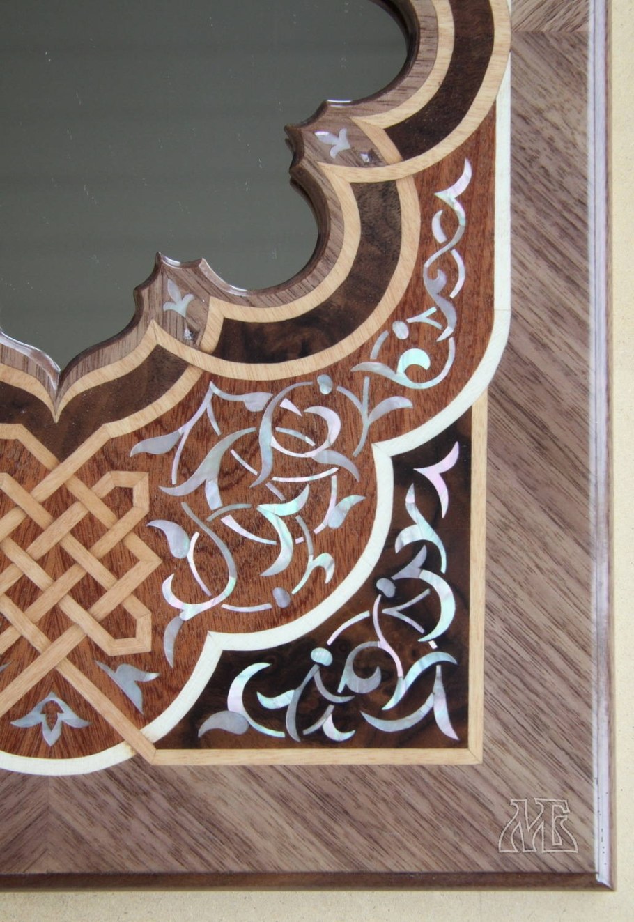 Инкрустация шпоном