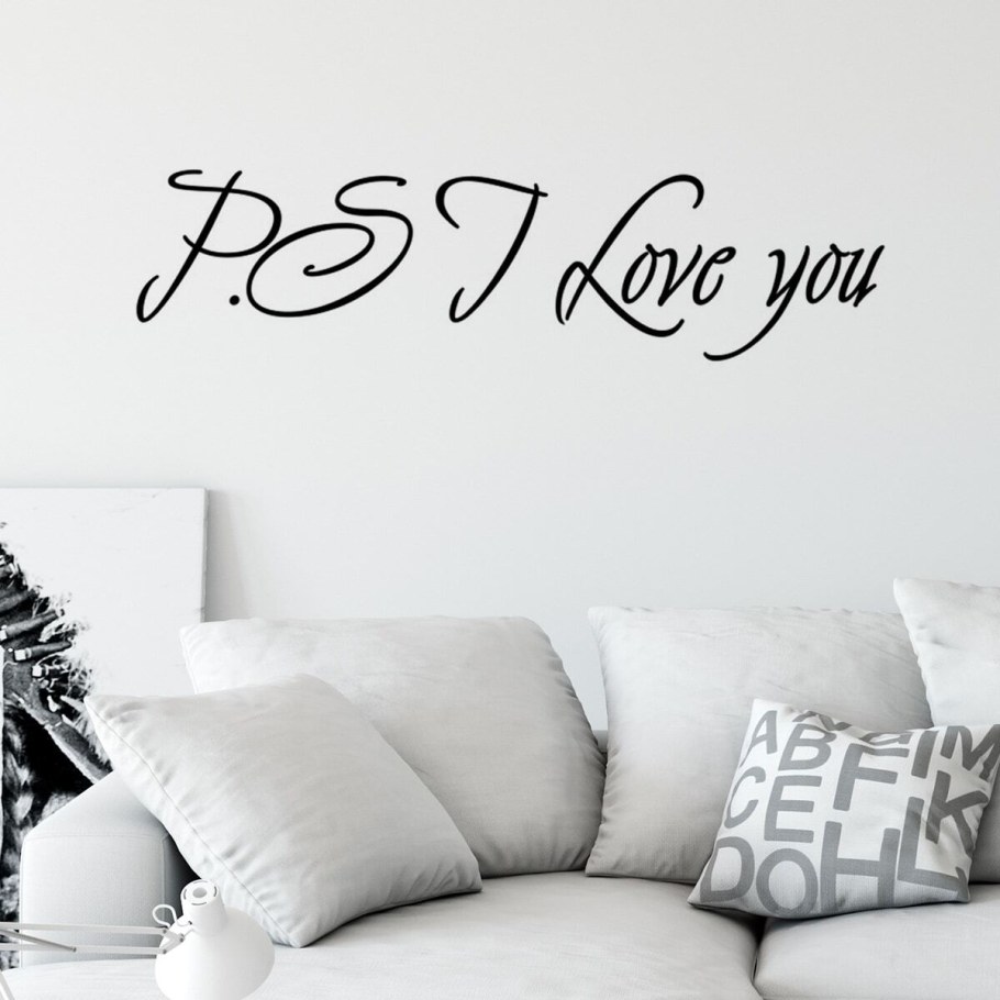 Lounge Room Family Love надписи