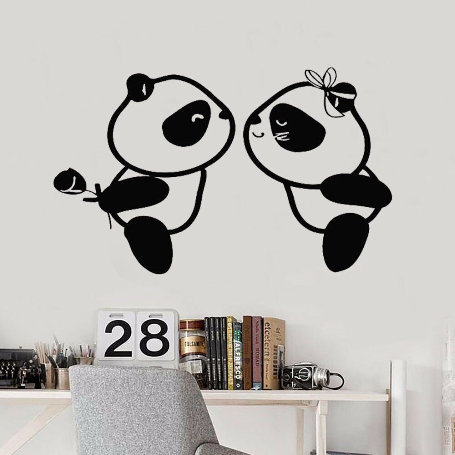 Панда за дверью