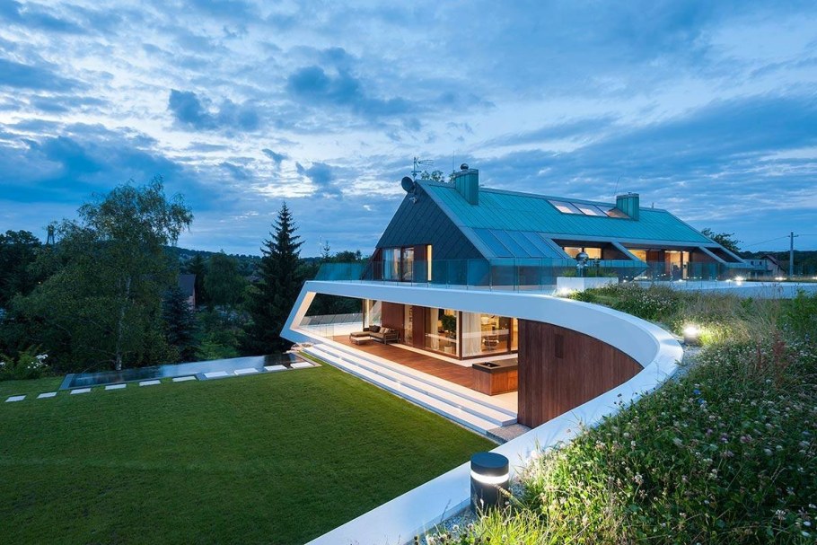 Дом 300кв м двухэтажный с гаражом