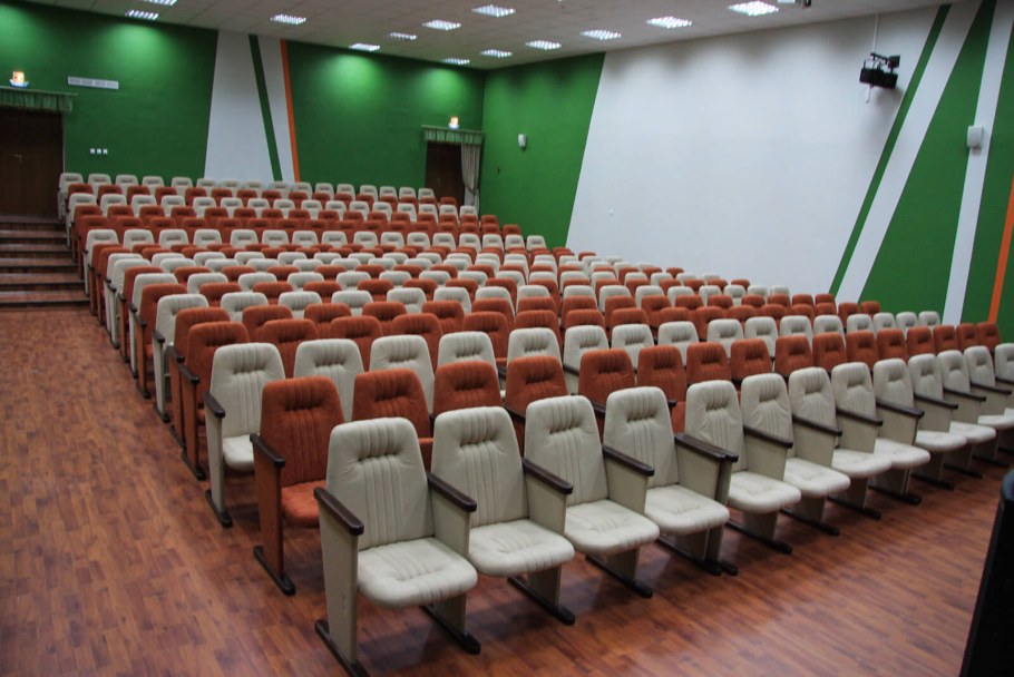 Кресла в актовый зал школы