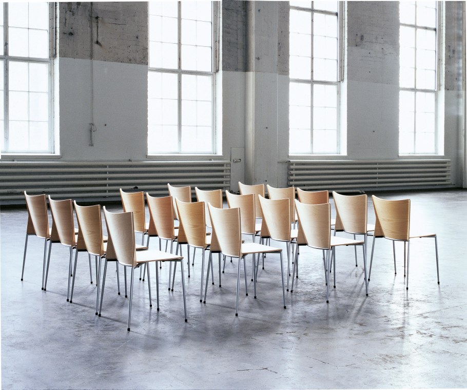 Современные стулья для конференц зала