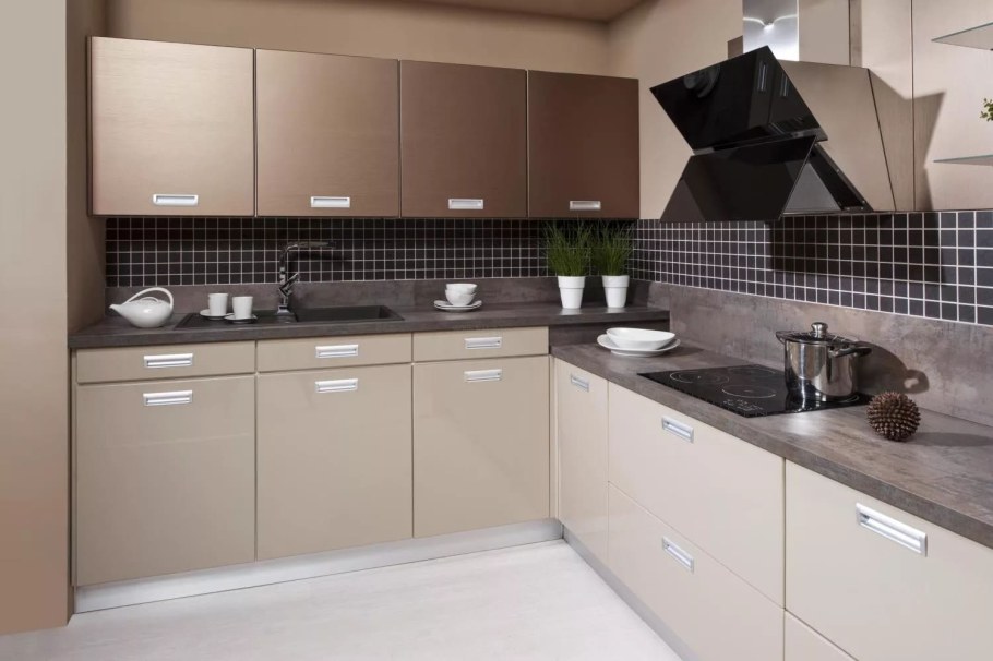 Кухня в бежевых тонах
