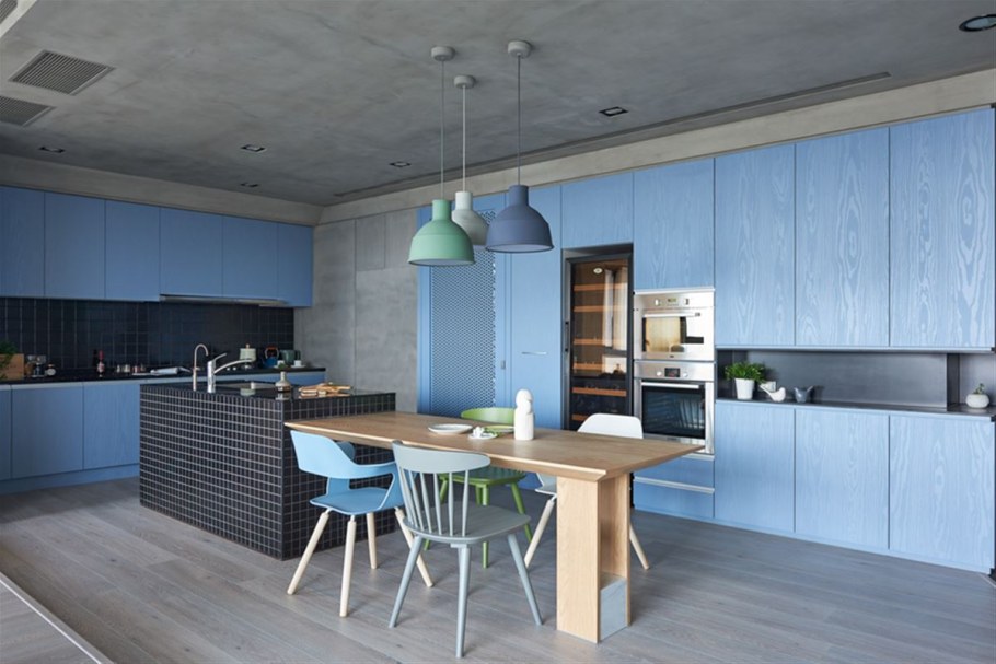 Голубая кухня в современном стиле