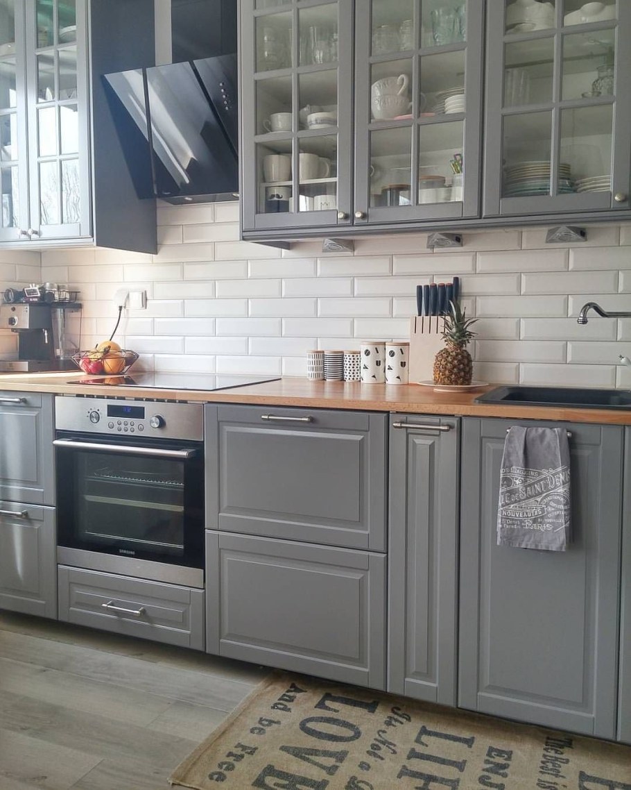 Кухня икеа Будбин серый низ белый верх