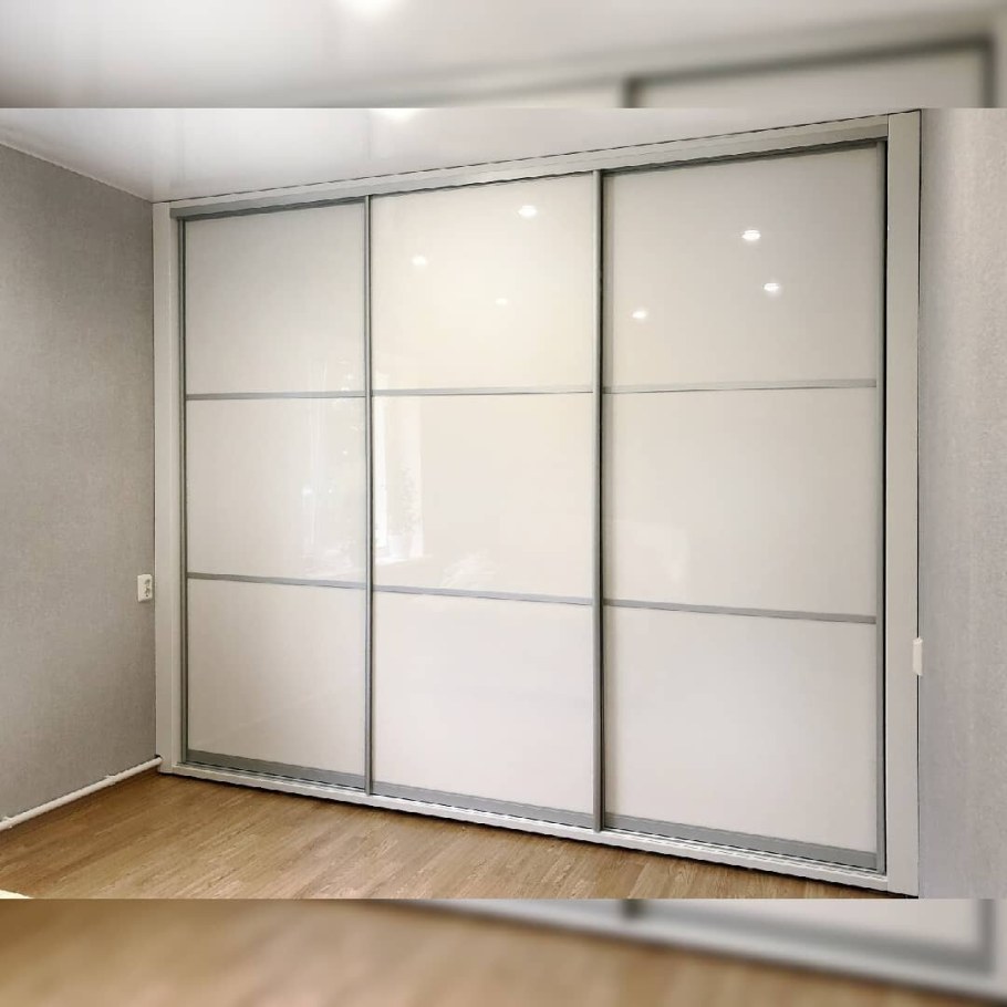 Шкаф купе три двери лакобель