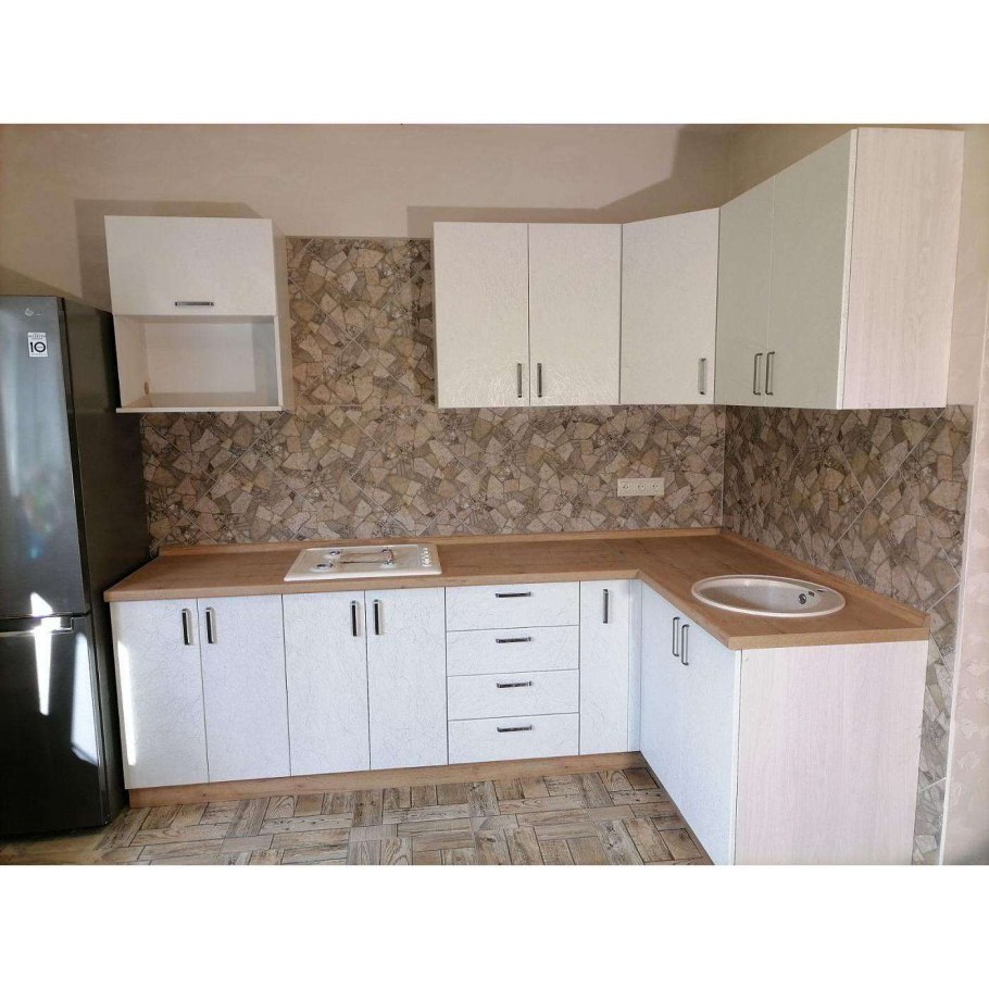 Кухня монолит серая с белым