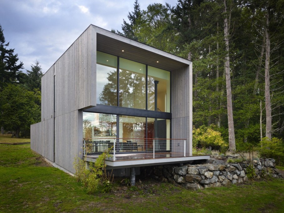 Маленький стеклянный дом