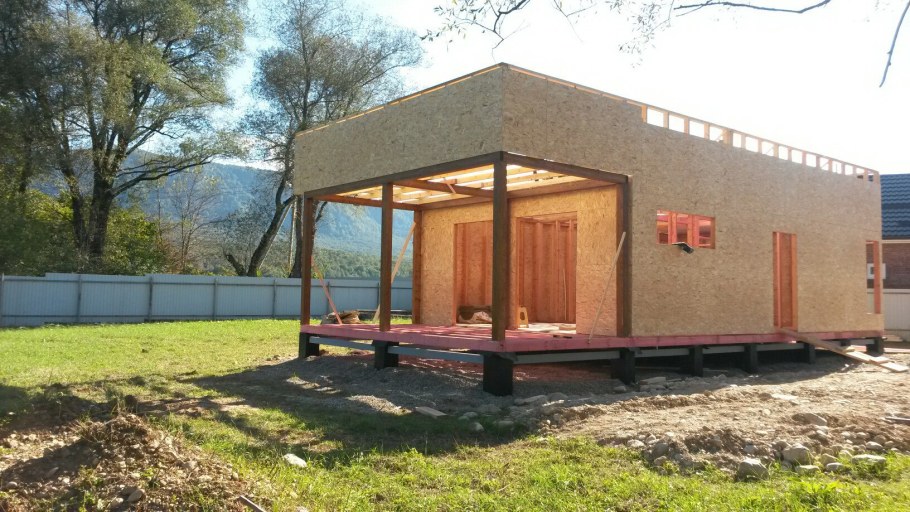 Пристройка к дому с плоской крышей