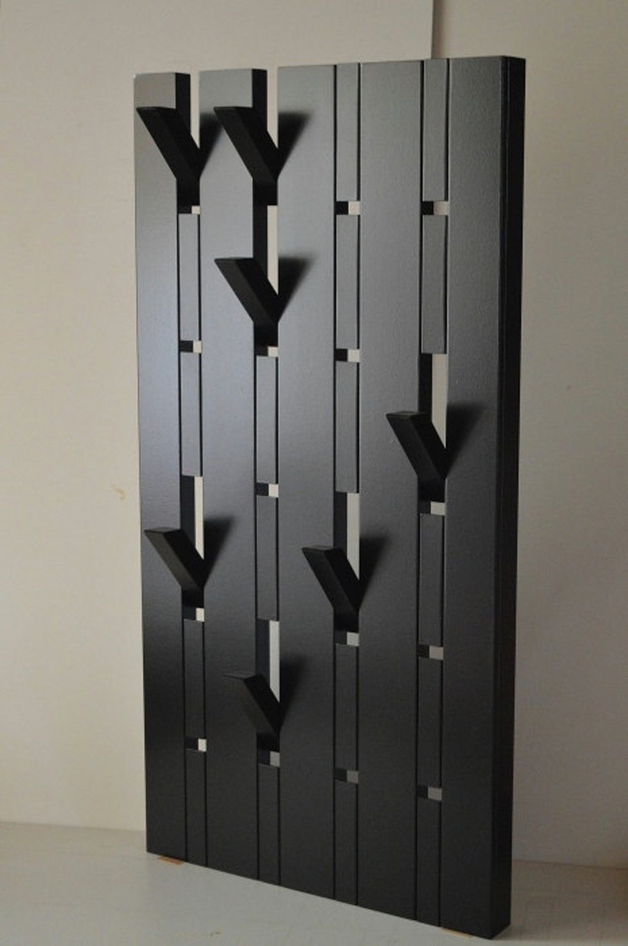 Необычная настенная вешалка