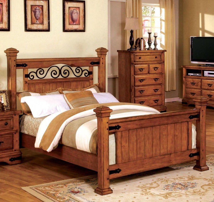 Спальня с деревянной мебелью