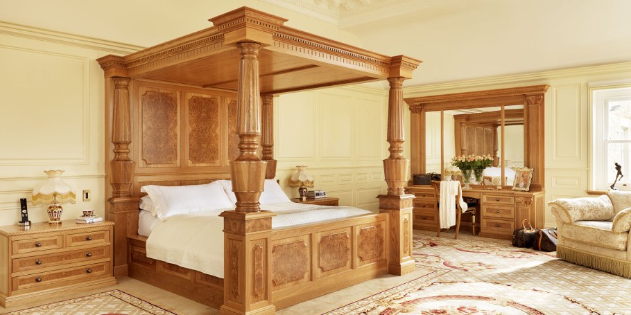 Спальня из натурального дерева