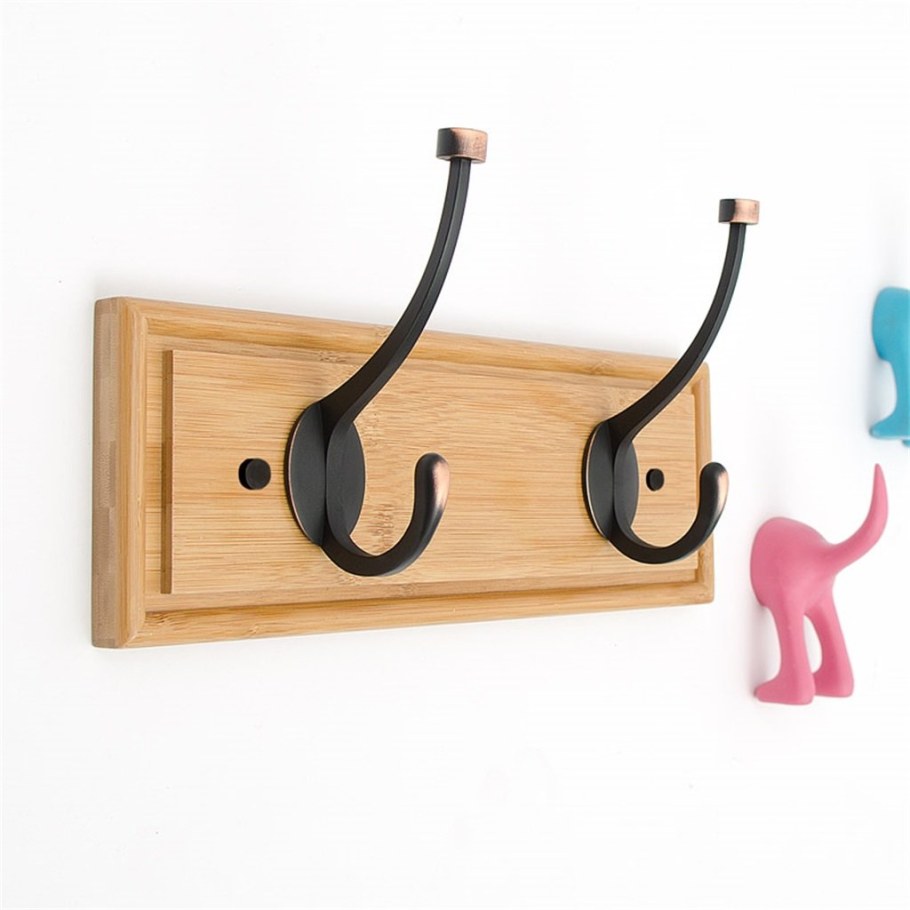 Крючки для одежды настенные