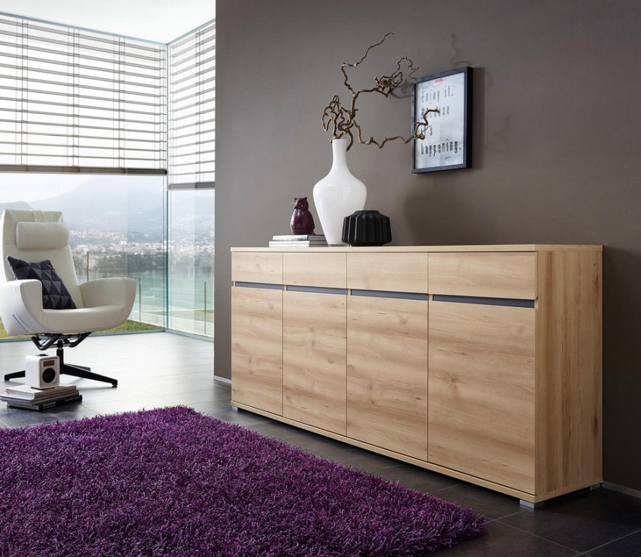 Большой комод в спальню