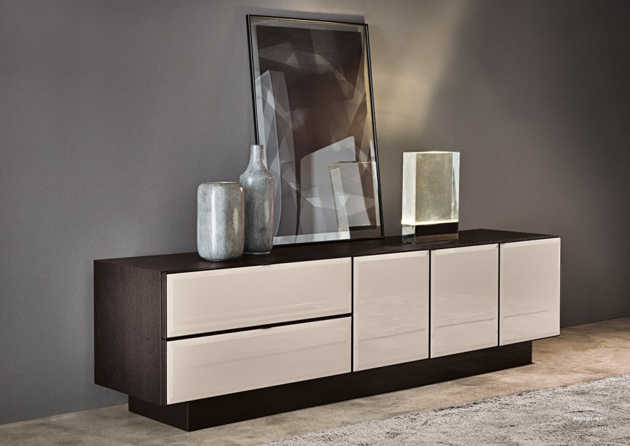 Греденция Morrison, Minotti