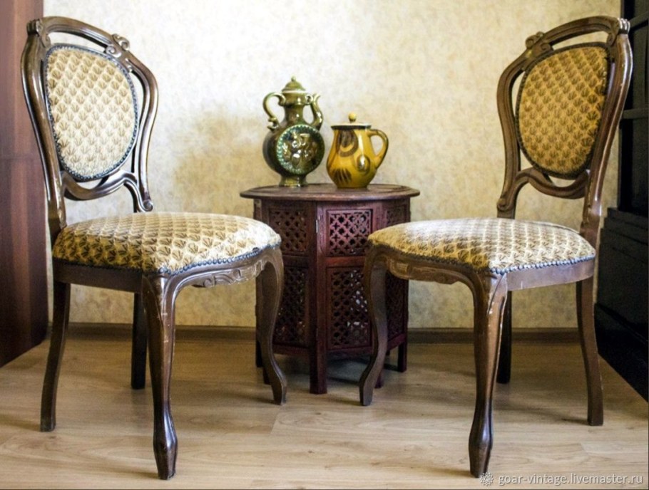 Стул в винтажном стиле